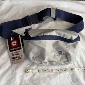 Outbound Hip Pack in Light Gray with Navy Strap